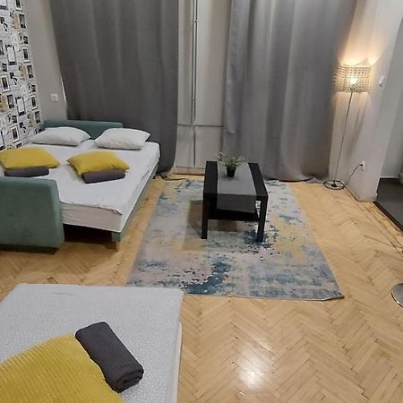 Studio 4 Apartment In The Party District Budapeste Exterior foto