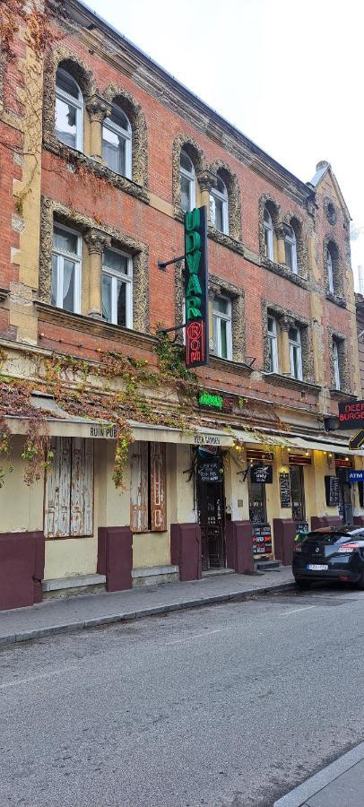 Studio 4 Apartment In The Party District Budapeste Exterior foto